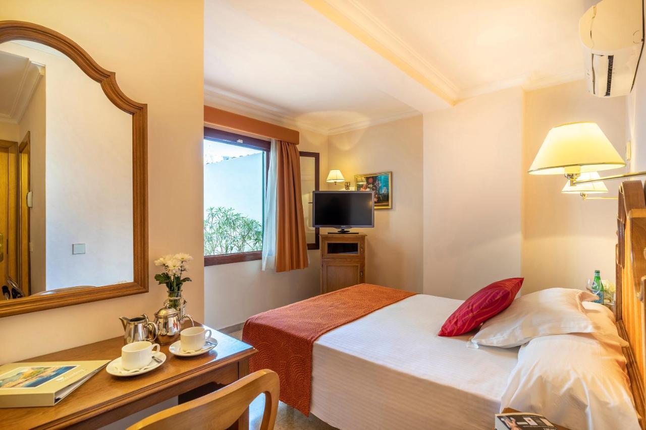 Hotel Miramar Port de Pollenca Ruang foto