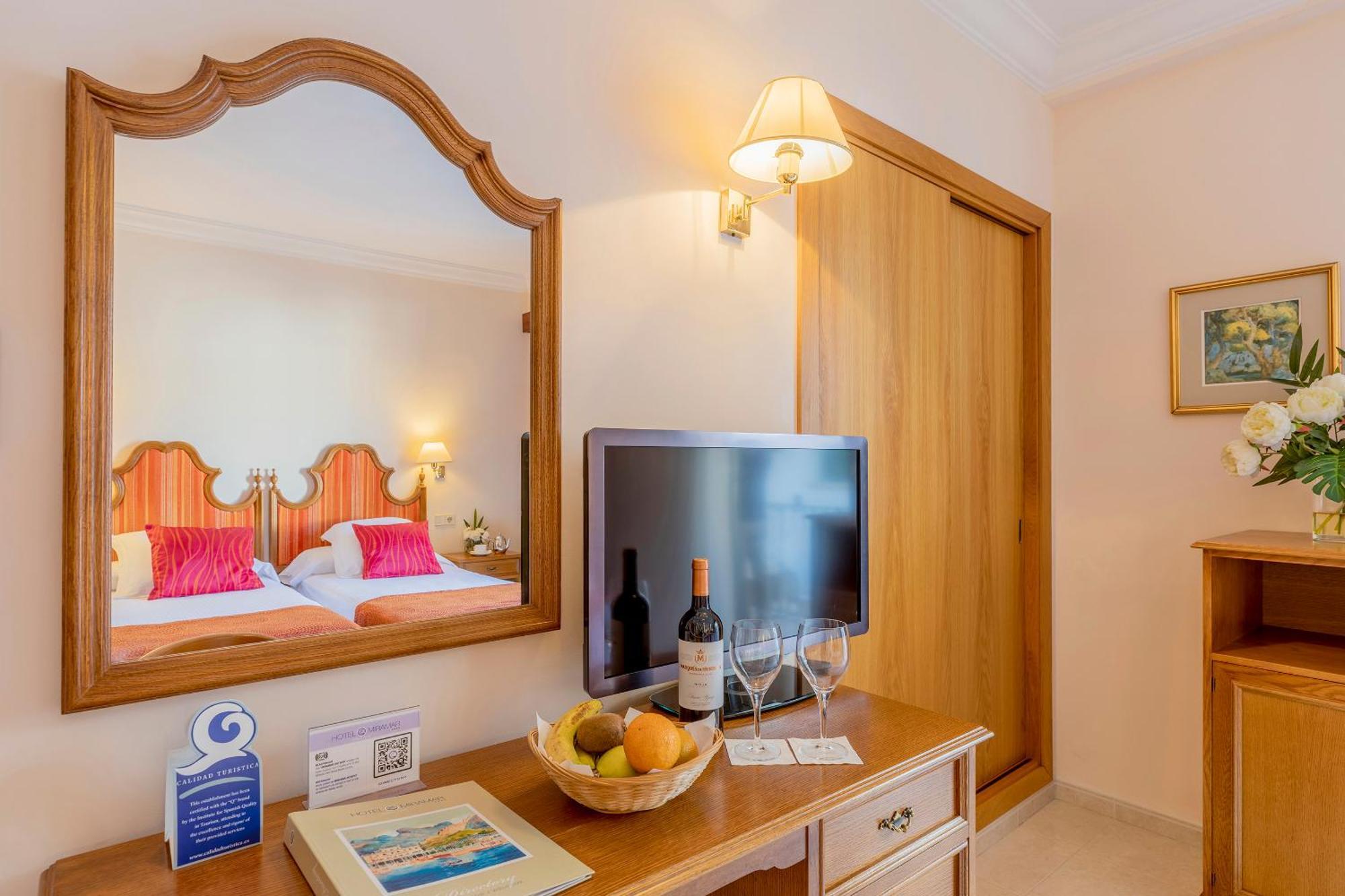 Hotel Miramar Port de Pollenca Ruang foto