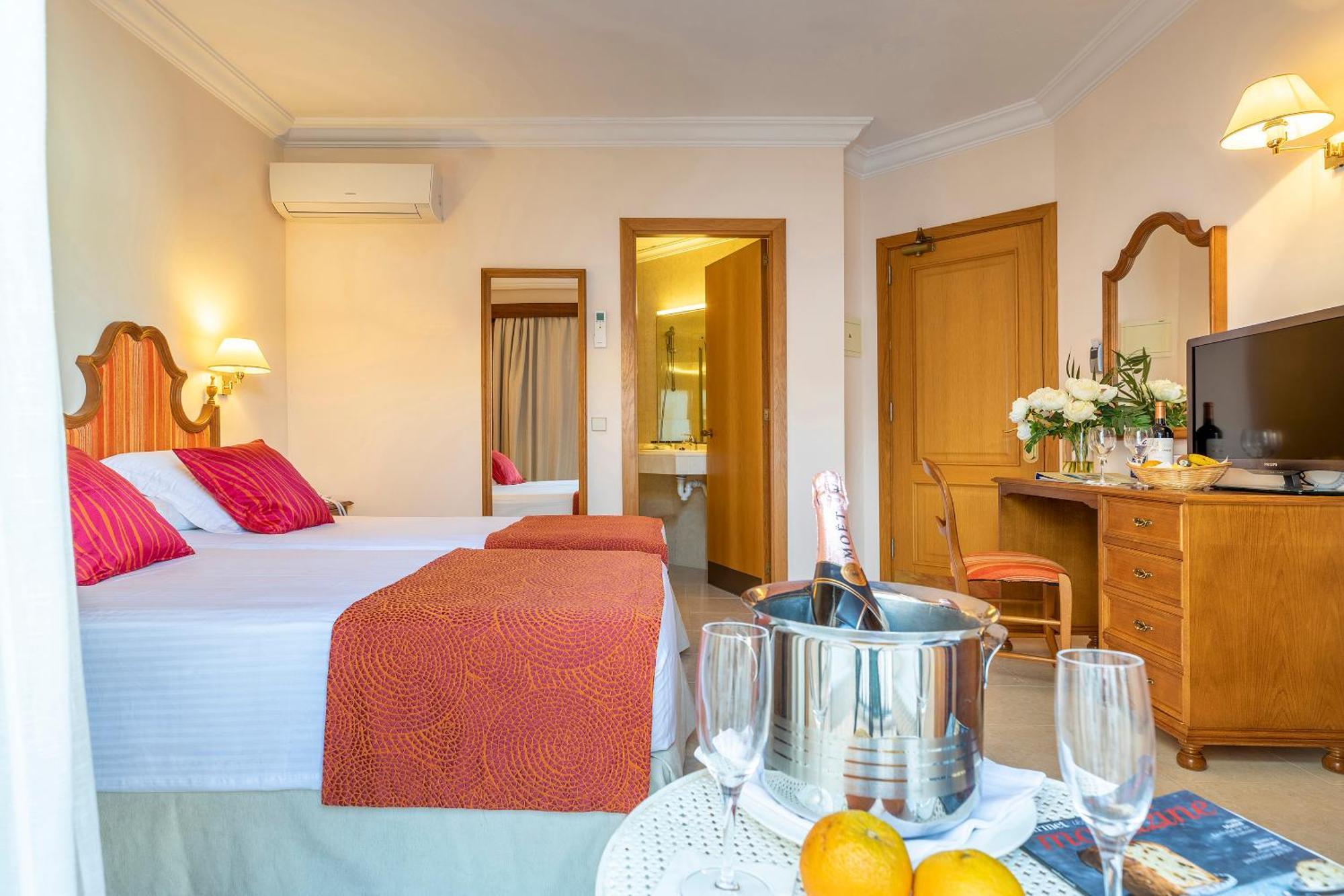 Hotel Miramar Port de Pollenca Ruang foto