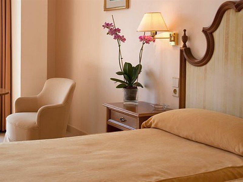 Hotel Miramar Port de Pollenca Bagian luar foto